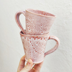 Set de deux mugs - 10,5 cm.
