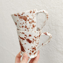Set de deux mugs - 10,5 cm.