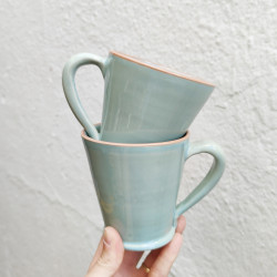 Set de deux mugs - 10,5 cm.